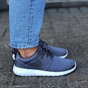 Nike Women's Black and Blue Athletic Shoes